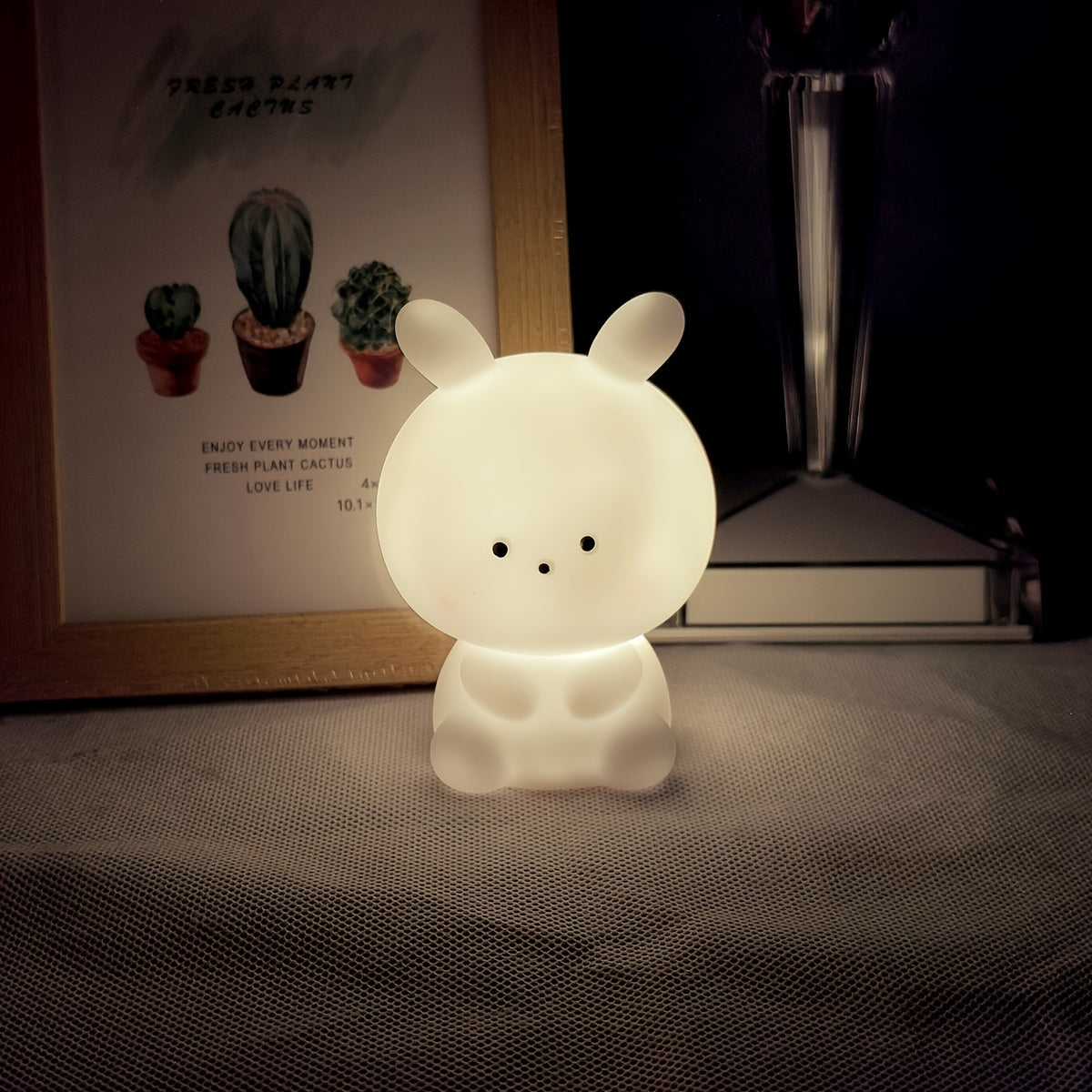 Contemporary Cartoon Night Light Decorative White Big Head Rabbit Night Light Cartoon Night Light (built-in 3 Button Batteries)